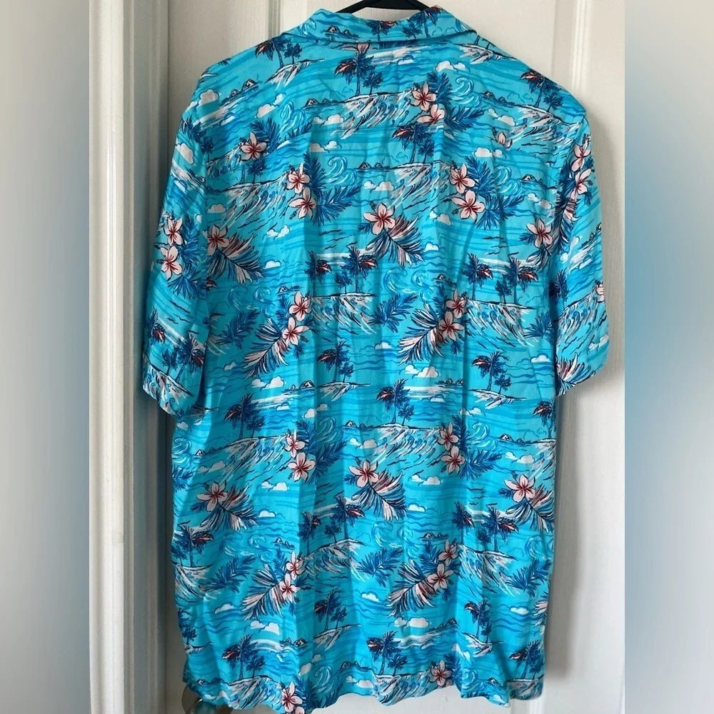Penguin button up shirt size-Medium